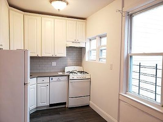 2nd image of 405 17th St #2