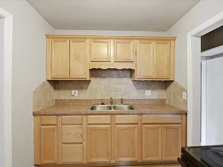 3436 N Lasalle St — Photo 8