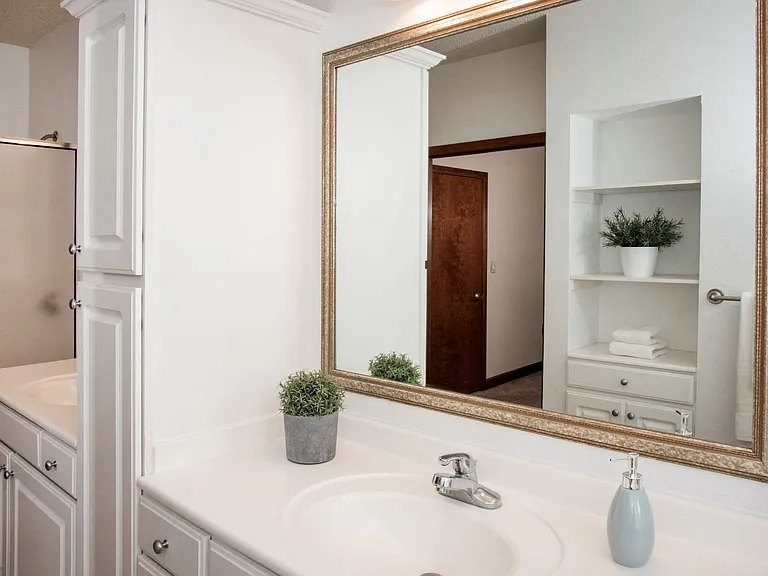 Cornelia Place — Photo 19