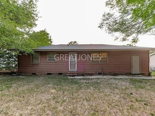 5619 Duncan St, Hope Mills, NC 28348