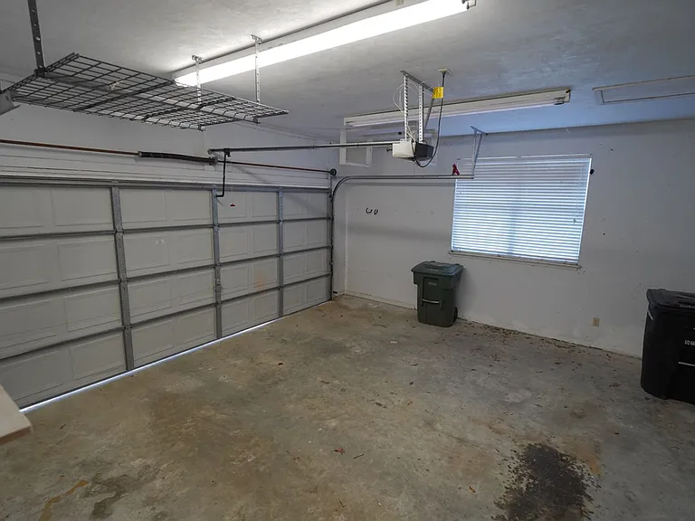 1908 Wagon Wheel Cir E — Photo 32