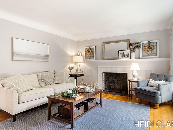 3rd image of 133 E 22nd St
