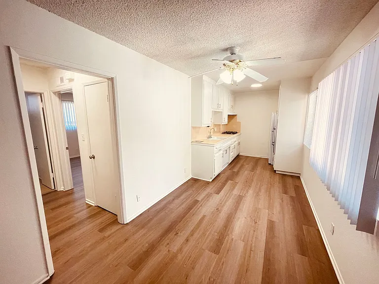 4403 Mammoth Ave — Photo 7