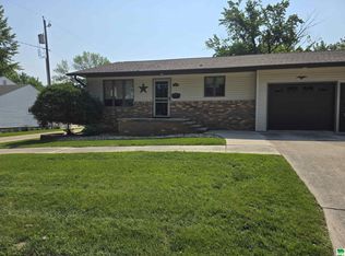 415 8th Ave, Sheldon, IA 51201