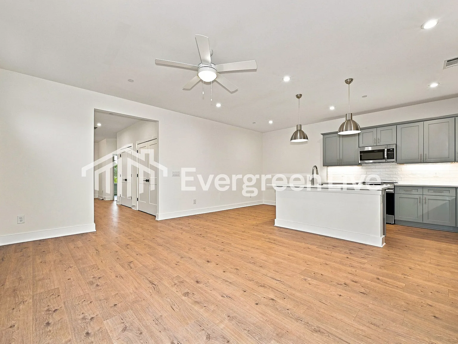 4 bed, 3.5 bath, 2051 sqft, $2,295 — Photo 3