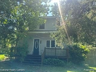 5th image of 20 Crescent Lake Rd
