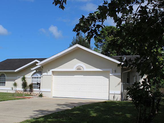 3rd image of 693 Seven Gables Cir SE