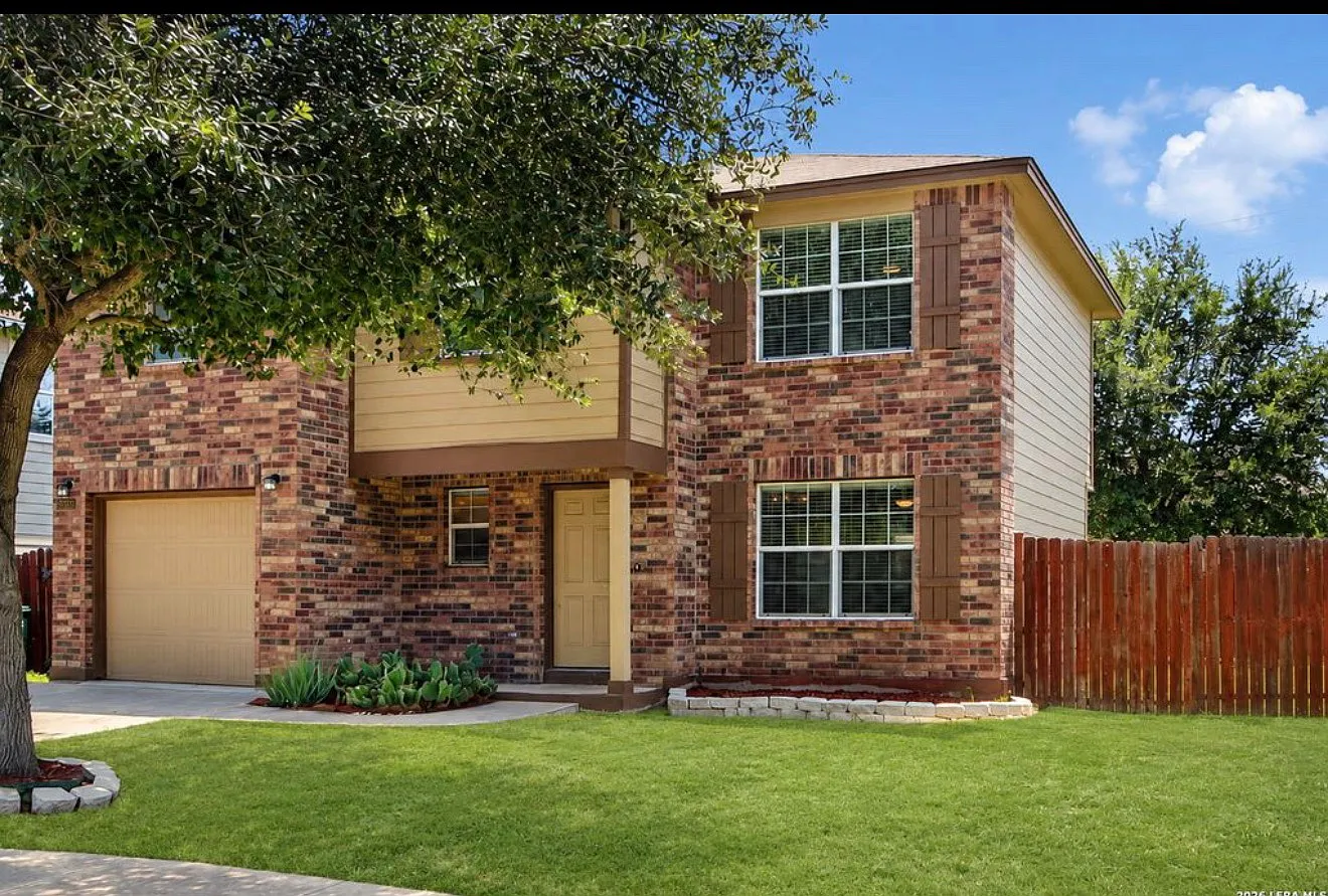 3 bed, 1536 sqft, $1,900 — Photo 1
