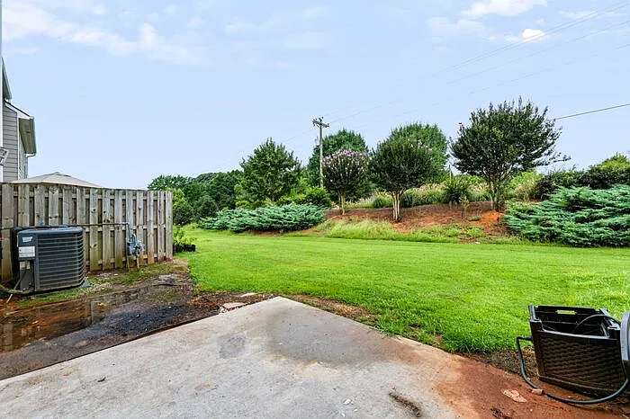 4 bed, 2.5 bath, 1700 sqft, $2,045 — Photo 4