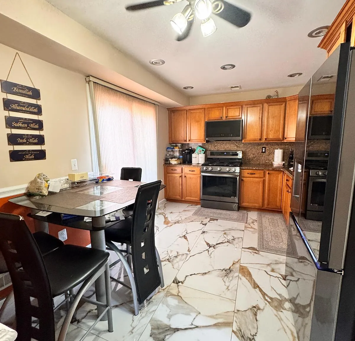 3 bed, 2.5 bath, 1560 sqft, $3,990 — Photo 4