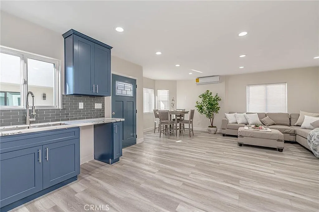 3 bed, 1030 sqft, $3,500 — Photo 3