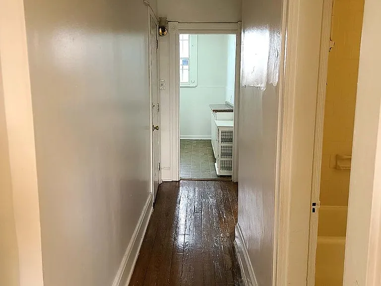 2806 Saint Paul St — Photo 11