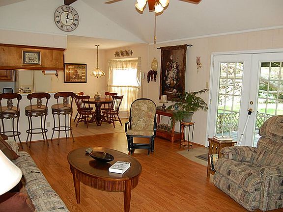 3rd image of 5351 Lincoln Green Dr