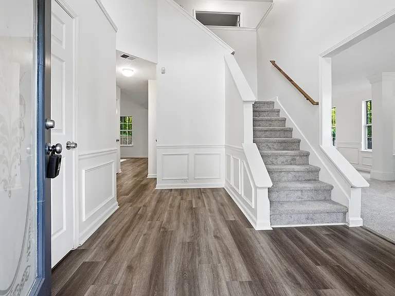 1369 Lamont Dr SW — Photo 4