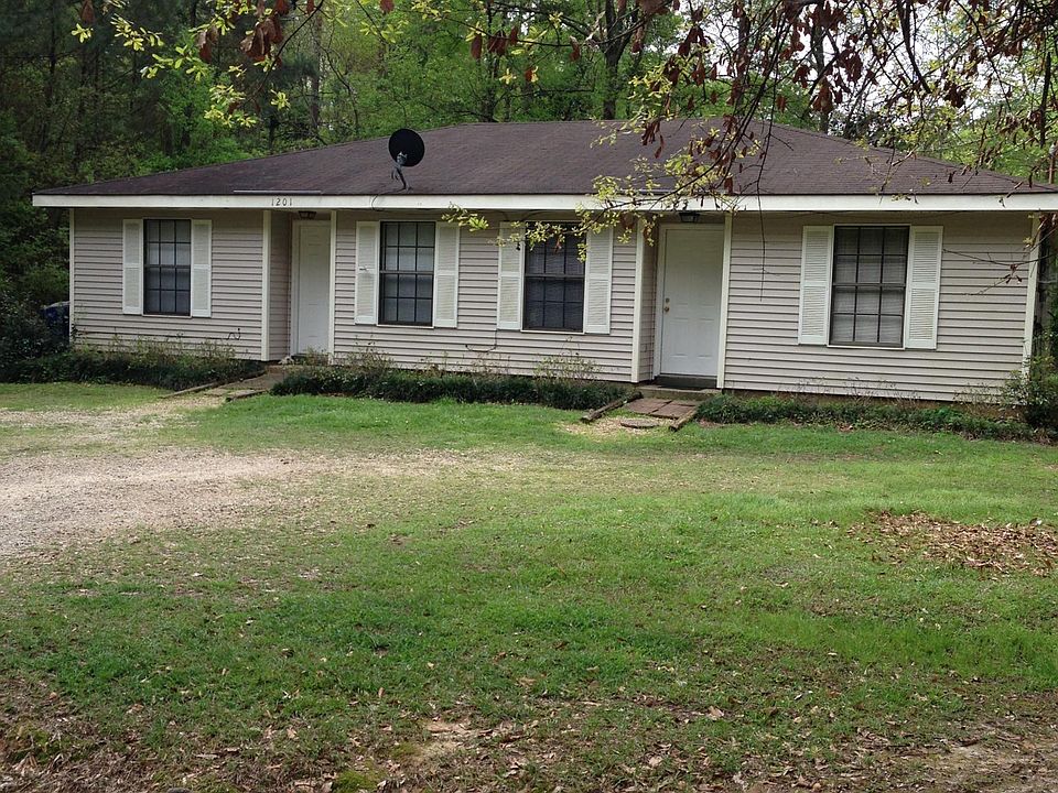 Super quiet neighbor and property is on a dead end.