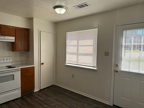 2nd image of 1000 Autumn Cir APT D