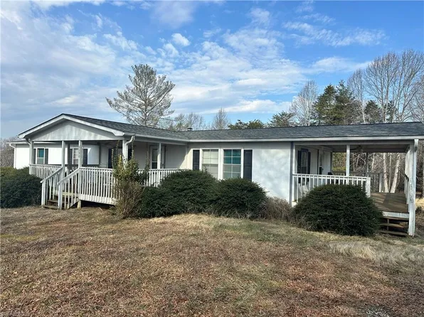 6290 Mill Spring Ln, Belews Creek, NC 27009