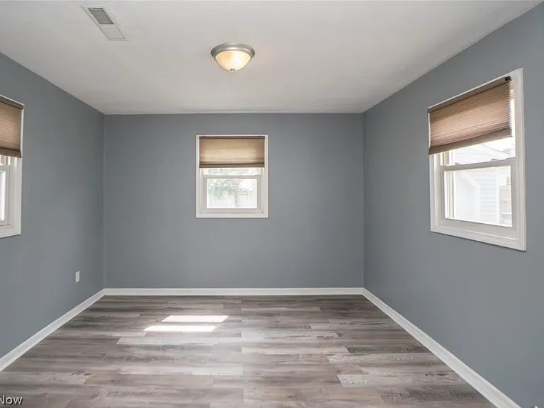 1060 Orchard Ave NE — Photo 7