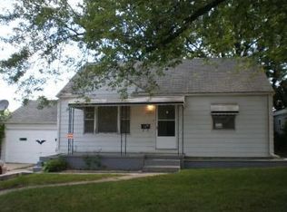 101 Pioneer Ave, Waterford, MI 48328