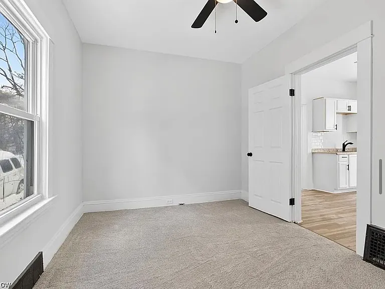 9418 Parkview Ave — Photo 5