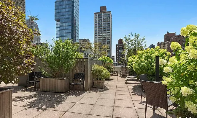 Sold by Level Group | media 9