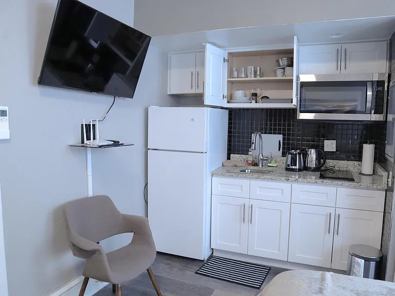 302 S 12th St #402 — Photo 13