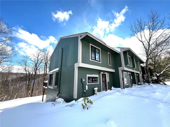 506 Kooser Cir, Hidden Valley, PA 15502