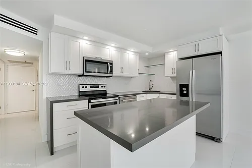 6039 Collins Ave #1222 Photo 1