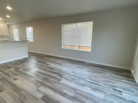 3rd image of 302 Washington Ave SW #B