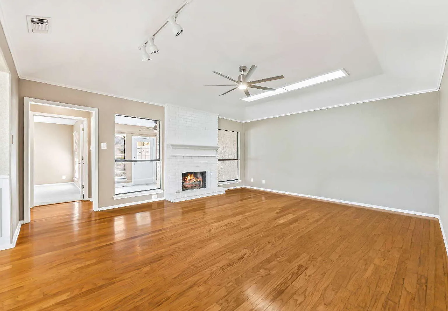 3 bed, 2.0 bath, 1710 sqft, $1,695 — Photo 2
