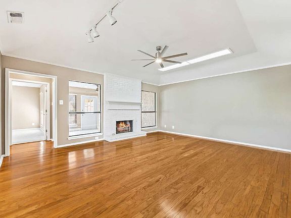 2nd image of 5801 Royal Ridge Dr