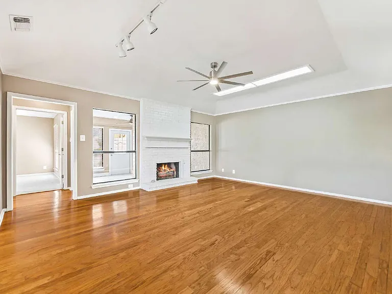 5801 Royal Ridge Dr — Photo 2