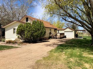 32 S 3rd St, Ashton, SD 57424