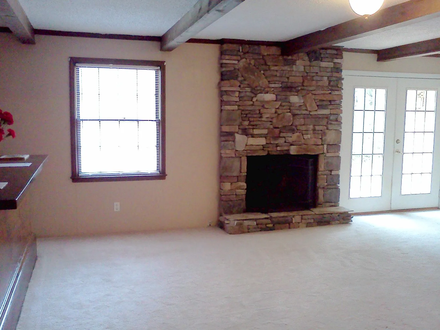 3 bed, 2.5 bath, 2018 sqft, $2,100 — Photo 2