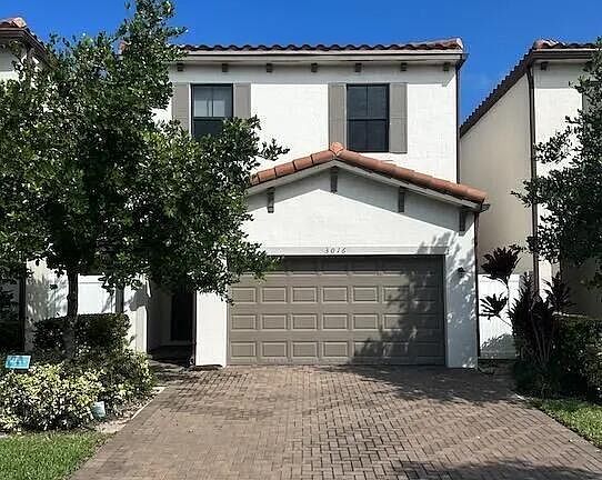2nd image of 3016 King Palm Way