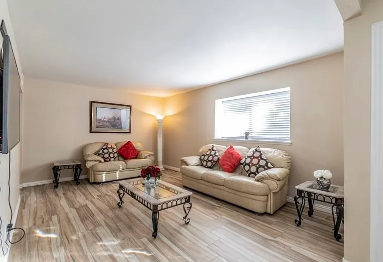 824 Kingswood Ave — Photo 2
