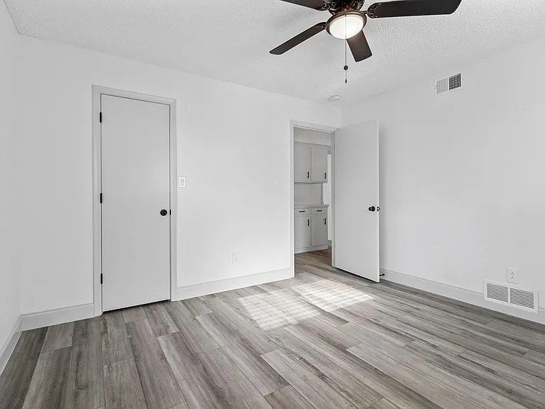 2404 Kentfield Ln — Photo 22