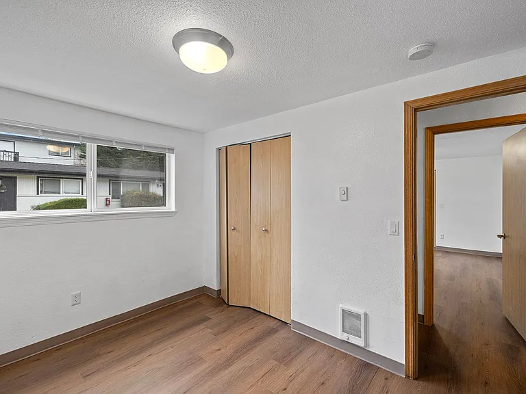 Manhattan Apartments - Normandy Park — Photo 16