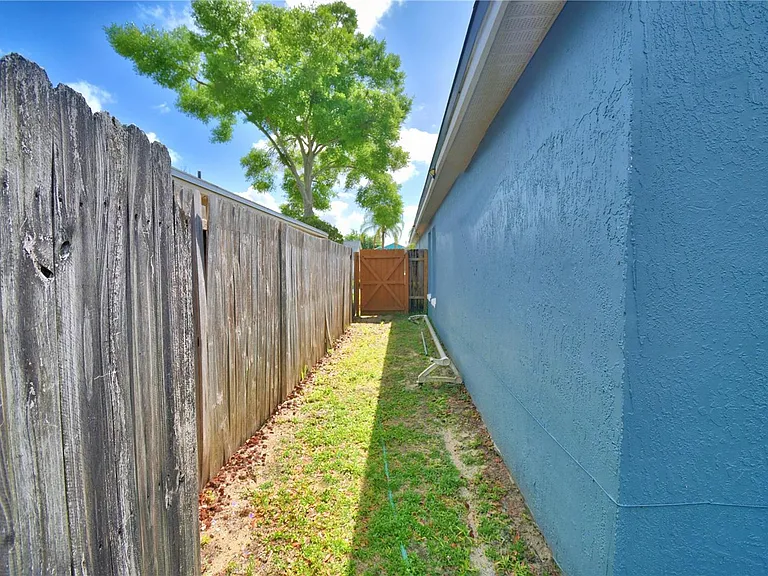 2935 Dickens Cir — Photo 51