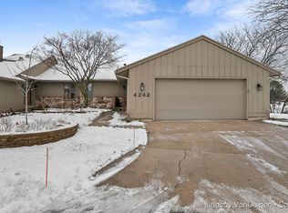 4242 Walnut Hills Ln SE #8, Grand Rapids, MI 49512