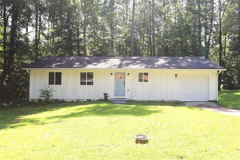 3 bed, 2.0 bath, 1120 sqft, $1,900 — Photo 1