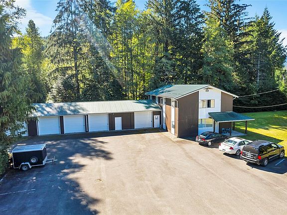 2nd image of 1260 Sayward Hts