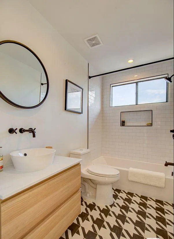 665 Micheltorena St — Photo 2