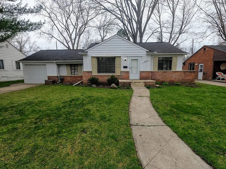 23085 Floral St — Photo 1