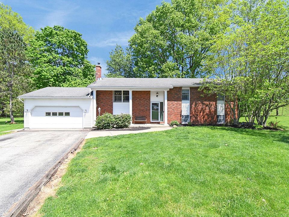 1st image of 422 Willow Cir