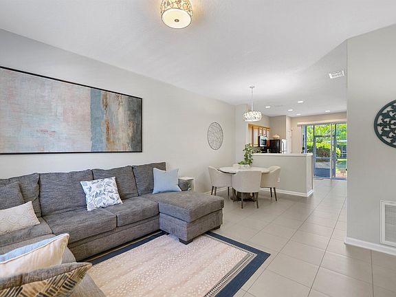 3rd image of 3638 Summerlin Ln