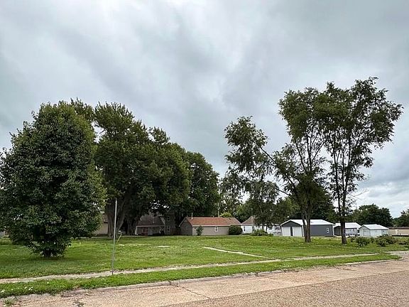2nd image of 907 3rd St