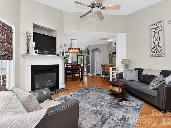 5th image of 4851 Steepleglen Ct