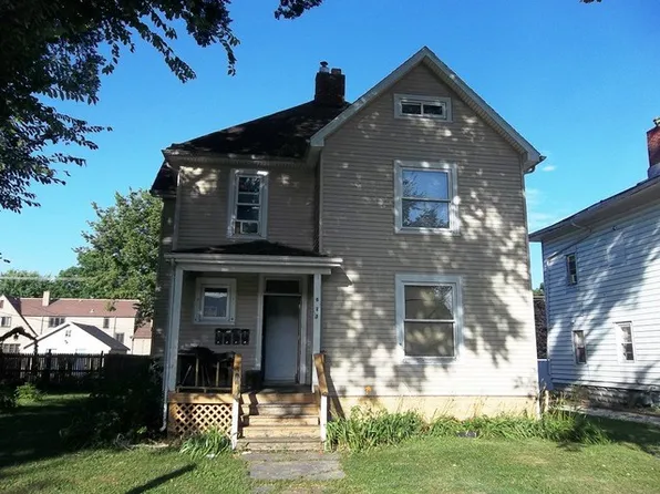 706 Locust St, Sterling, IL 61081