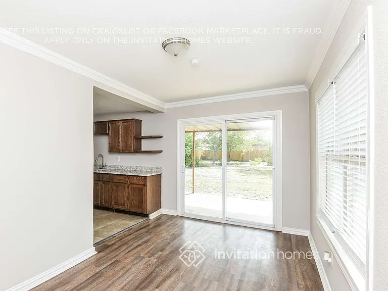 208 Ennis St — Photo 10